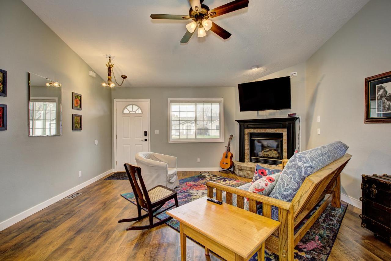 Hello Dolly! 3 Beds, 2 Bath, 2 Tv'S, Fireplace, Quiet Neighborhood In Star, Id Minutes From Walking Trails And River Views Eagle エクステリア 写真