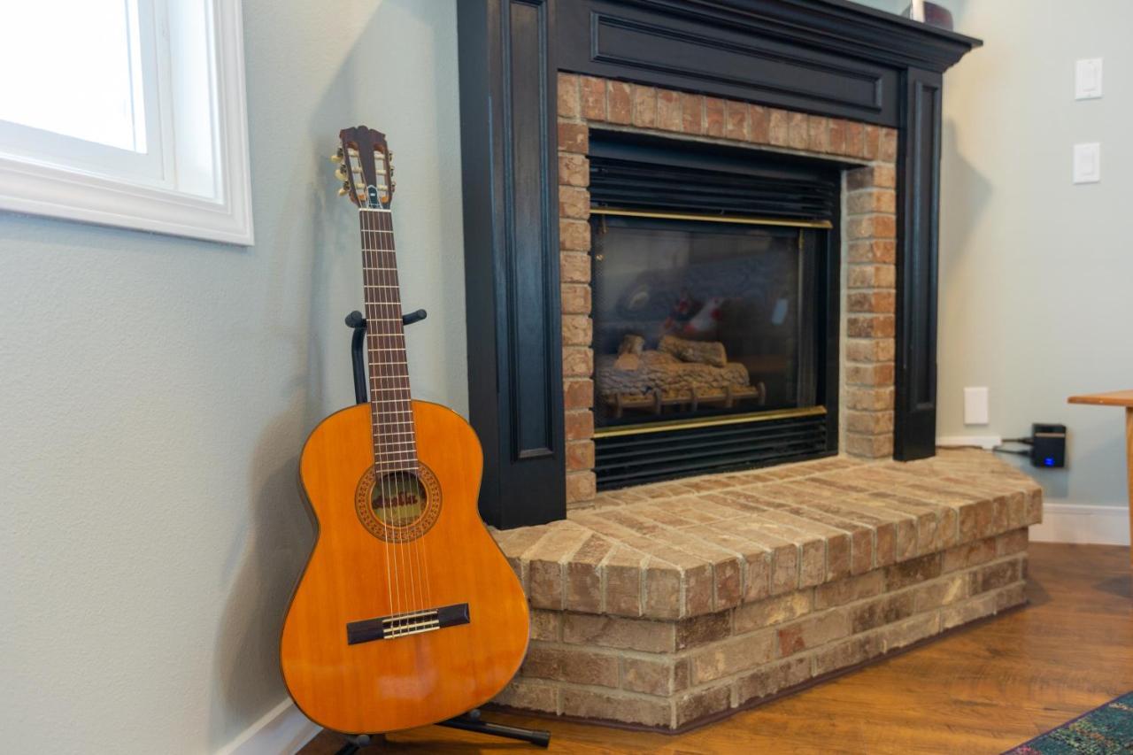 Hello Dolly! 3 Beds, 2 Bath, 2 Tv'S, Fireplace, Quiet Neighborhood In Star, Id Minutes From Walking Trails And River Views Eagle エクステリア 写真
