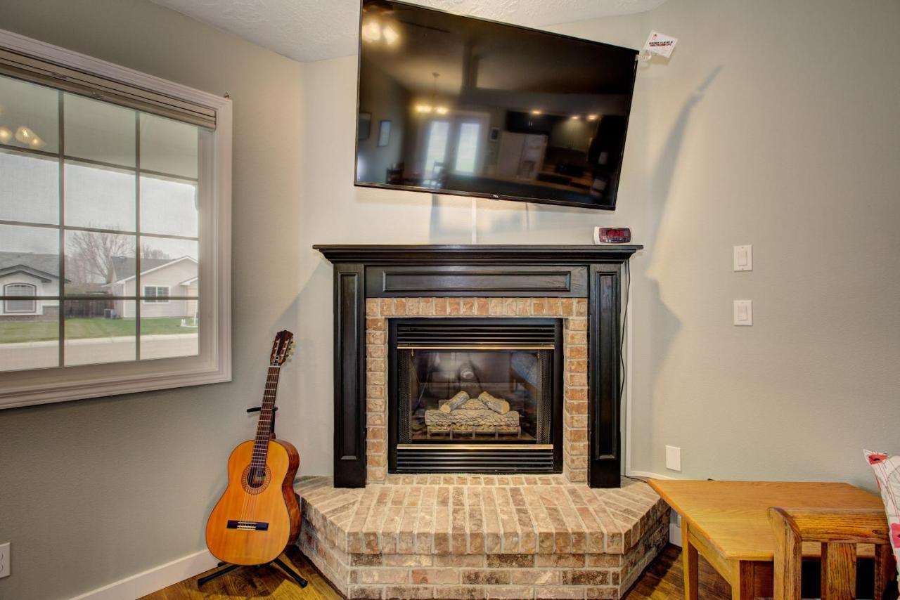 Hello Dolly! 3 Beds, 2 Bath, 2 Tv'S, Fireplace, Quiet Neighborhood In Star, Id Minutes From Walking Trails And River Views Eagle エクステリア 写真